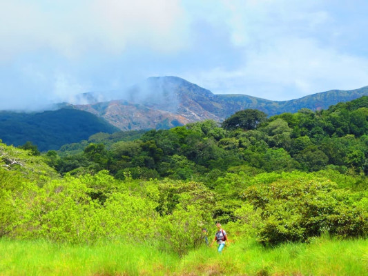 Hiking Rincon De La Vieja in Guanacaste with Mardigi Tours 5